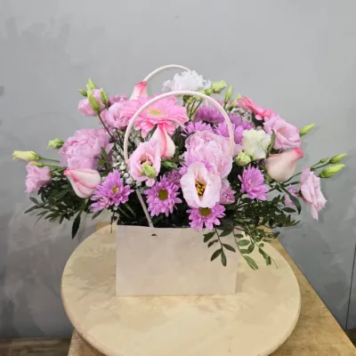 õrn lillekompositsioon